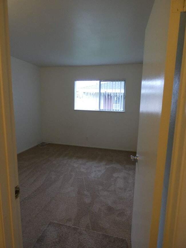 Building Photo - 19XX E Rose Ave