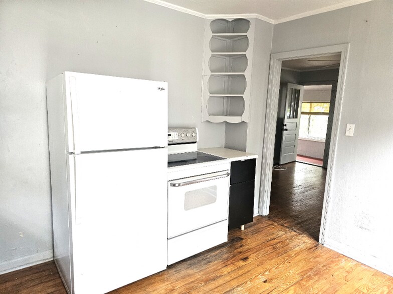 Building Photo - 1730 Ridgewood Ave