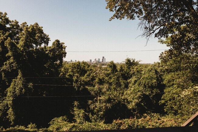 Building Photo - Call Peggy 501 676 1758