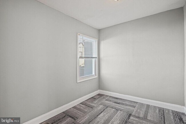 Building Photo - 207 Kennedy St NW