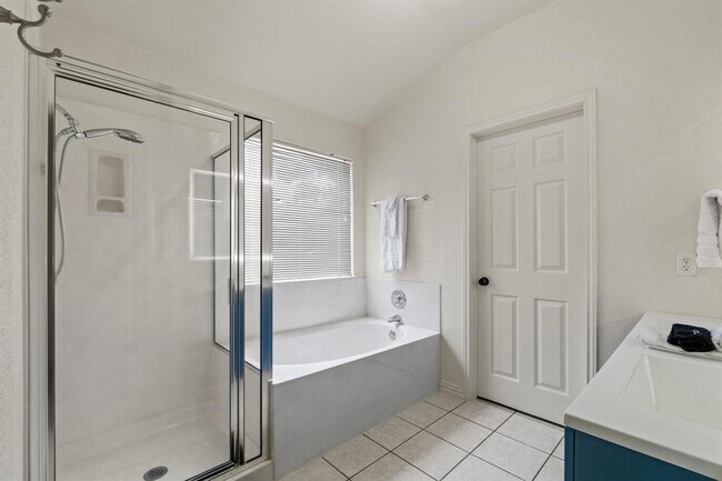 Building Photo - 3300 Sauls Dr