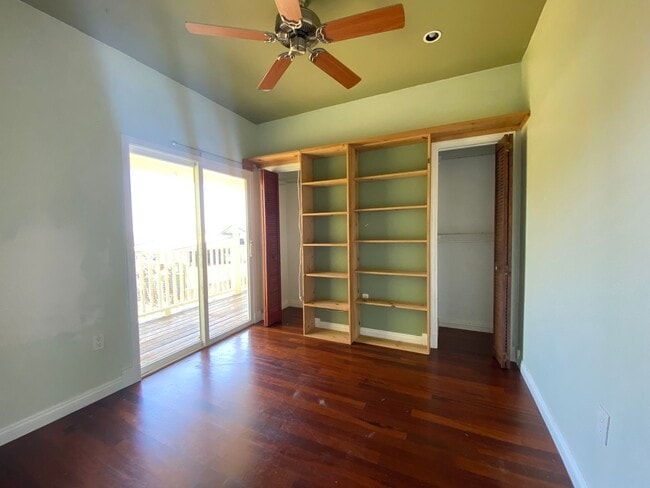 Building Photo - Large 3 Bed, 2 bath plus bonus room with w...