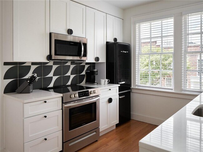 Building Photo - 1460 W Peachtree St NW