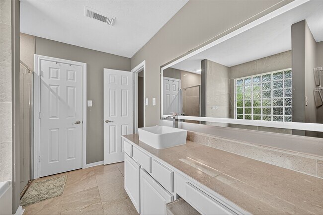 Building Photo - 6719 Woodland Oaks