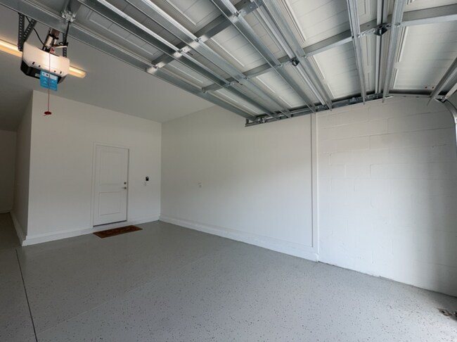 Building Photo - 12652 Glenn Crk Dr