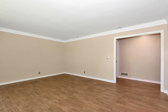 Building Photo - 119 Rio Pinar Dr
