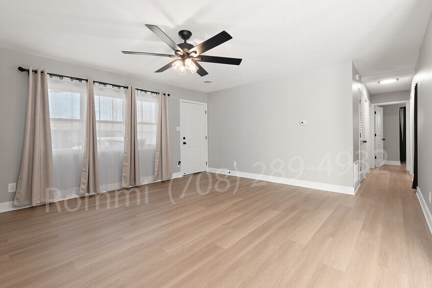 Living Room - 3631 165th St