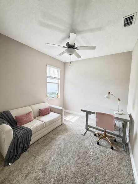 Building Photo - 9971 Campanula Ct