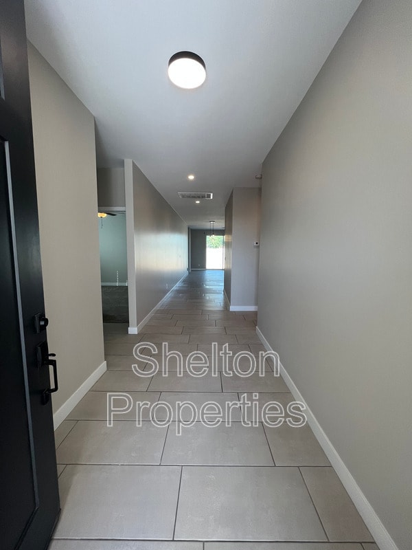 Building Photo - 120 S 91st Dr