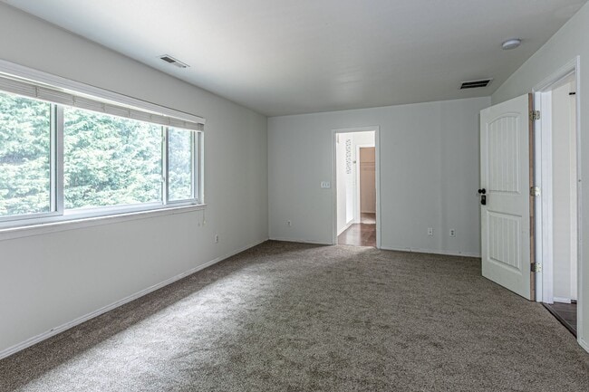 Building Photo - Beautiful home near Clark Lake Park!