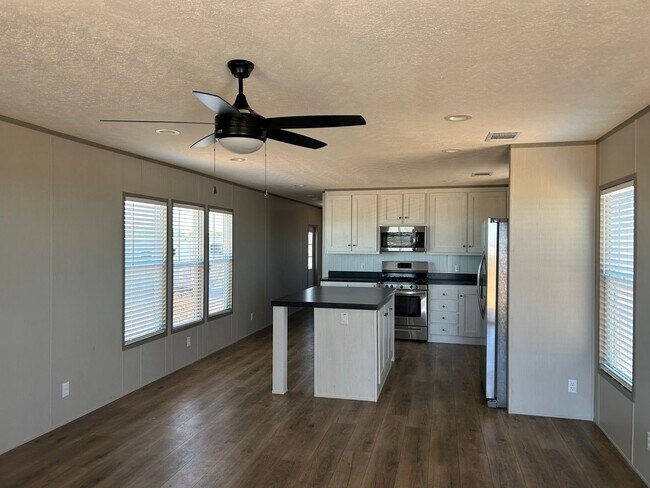 Building Photo - 2 bed 2 bath / horse facility.
