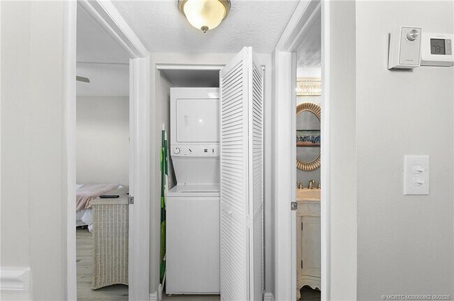 Building Photo - 10310 S Ocean Dr