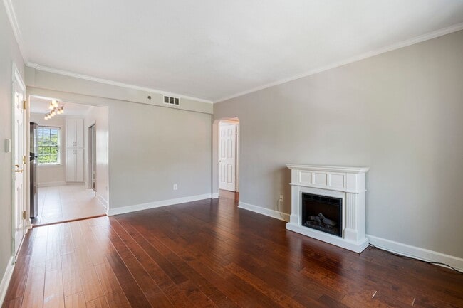 Building Photo - 600 Bashford Ln
