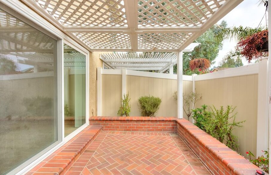Building Photo - 26222 Fern Glen