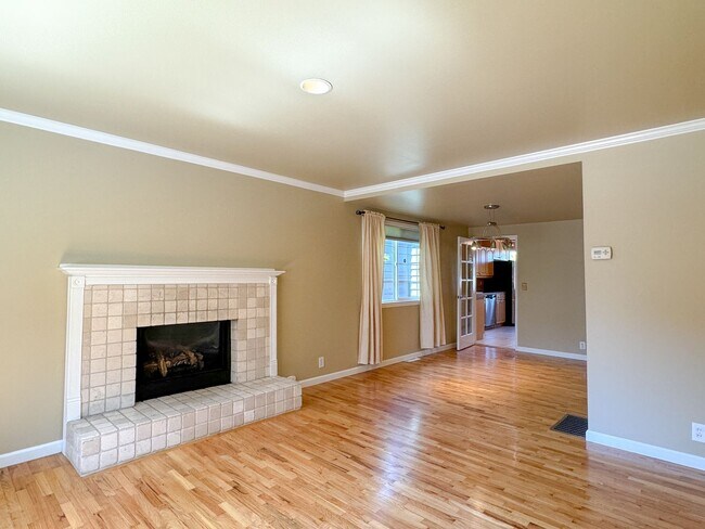 Building Photo - 356 N 77th St
