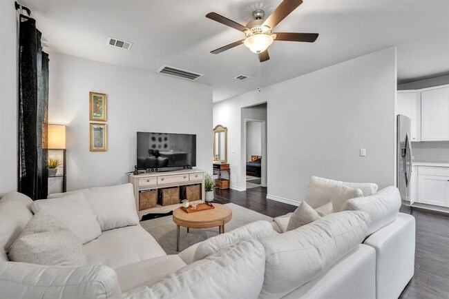 Building Photo - 5404 Golden Canary Ln