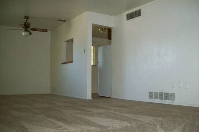 Building Photo - 3 Bedroom in Hudson Park off Cedar