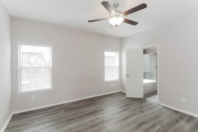 Building Photo - 1565 Acmite Ave