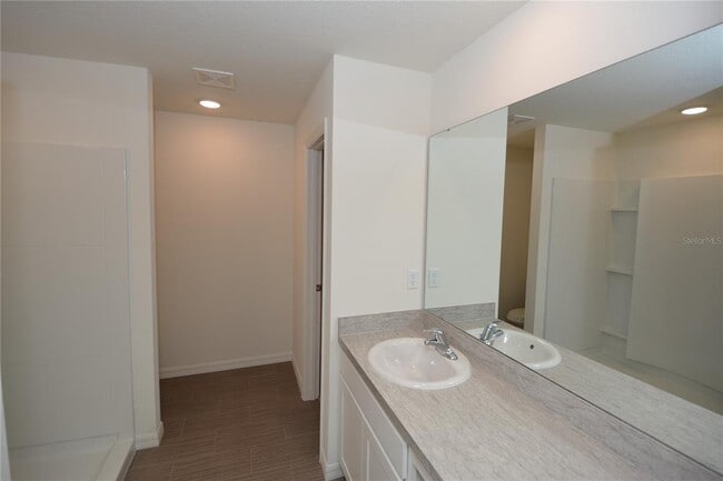 Building Photo - 11 Roxland Ln