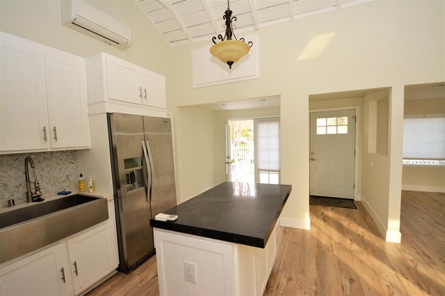 Building Photo - 2884 Crescent Way