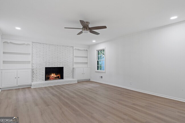 Building Photo - 223 Brookwood Dr