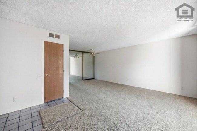 Building Photo - 2Bed/2Bath Second Floor Apartment at McDowell/44th St! Ready For Immediate Move-In! -- SECOND CHA...