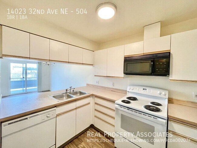 Building Photo - 14023 32nd Ave NE