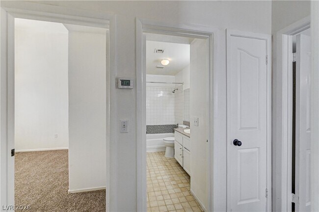 Building Photo - 4040 Castle Cove Dr
