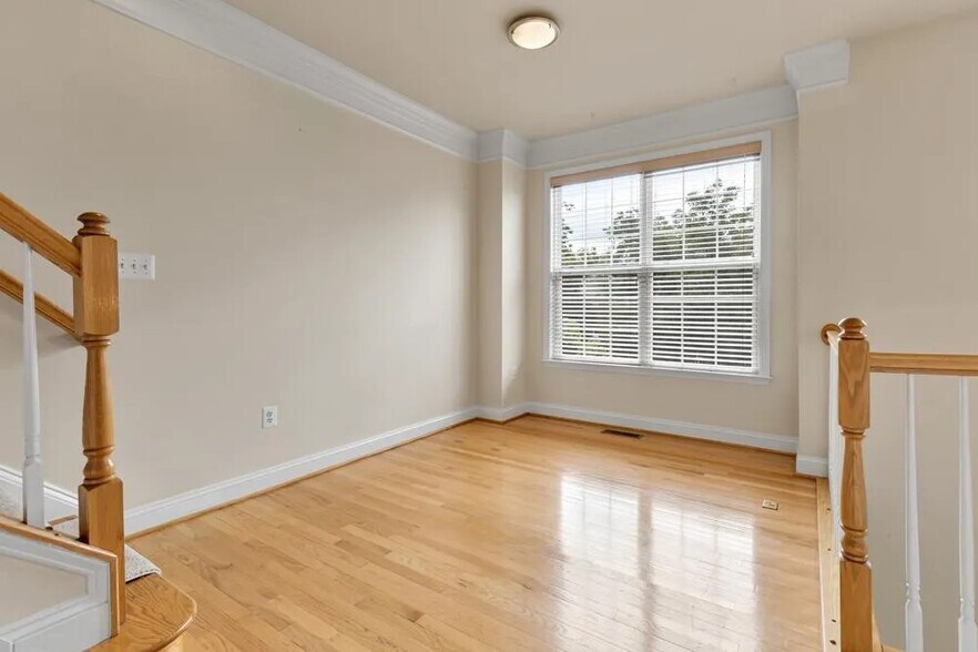 Building Photo - 4055 Columbia Pike