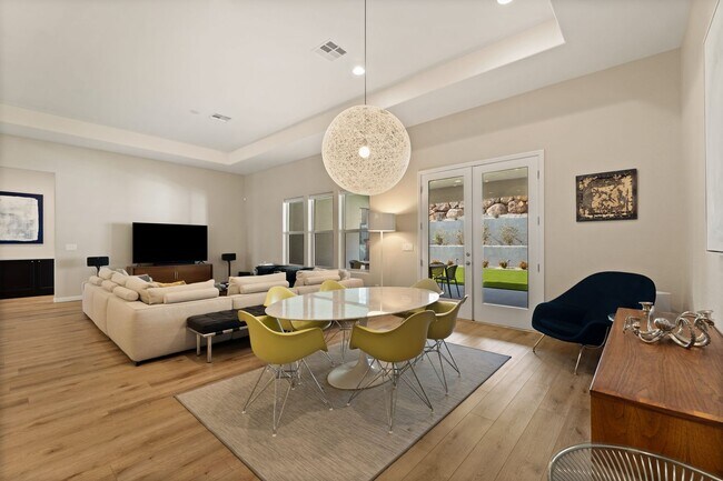 Building Photo - Stunning 5-Bedroom, 4.5-Bath Home in the S...