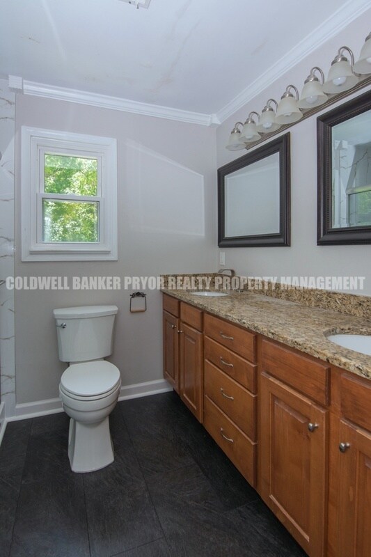 Building Photo - 9356 Charbar Cir