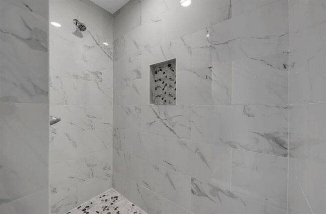 Building Photo - 249 Hill Dr