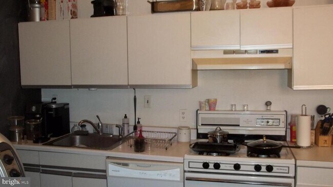 Building Photo - 408 Vine St