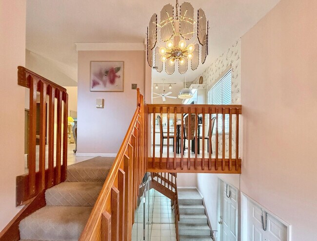 Building Photo - 10851 Palm Lake Ave