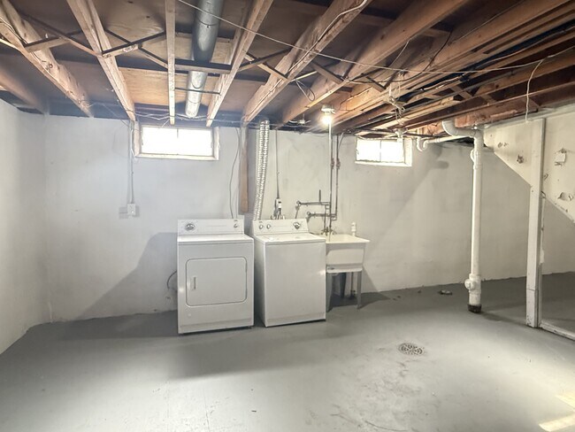 Building Photo - 814 Taylor St