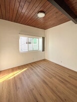 Building Photo - 116 N Helberta Ave
