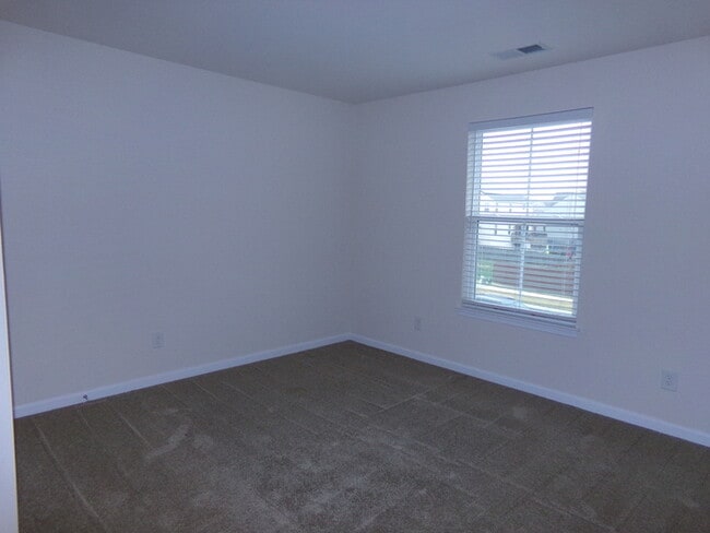 Building Photo - Coming Soon – Available November 1st! Spacious 4-Bedroom Home