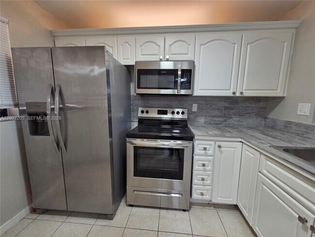 Building Photo - 10835 SW 112th Ave