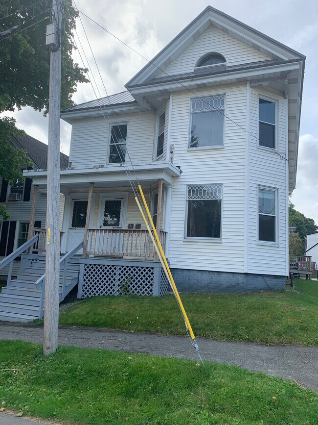 5 Pier St 5 Pier St Bangor ME 04401 Apartment Finder