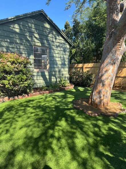 Building Photo - 13345 Burbank Blvd