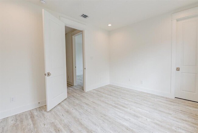 Building Photo - 2527 Judiway St