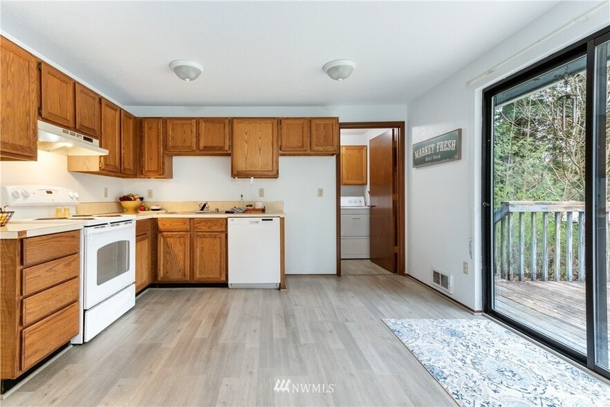 Kitchen - 15808 122nd Ave NW