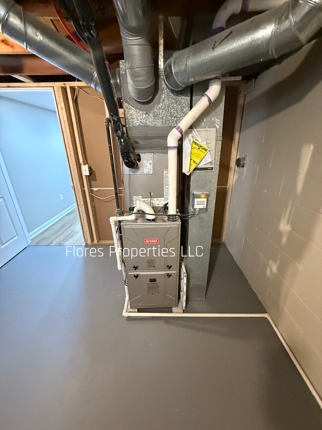 Building Photo - 1136 Pauline Ave