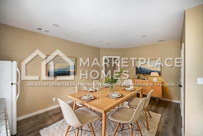 Building Photo - 955 Putnam St