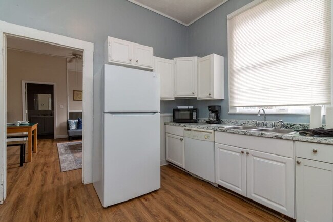 Building Photo - 737 3rd Ave