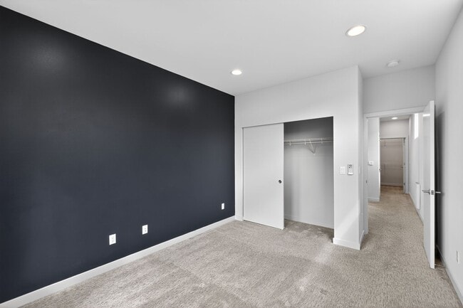 Building Photo - 2622 SW Nevada St