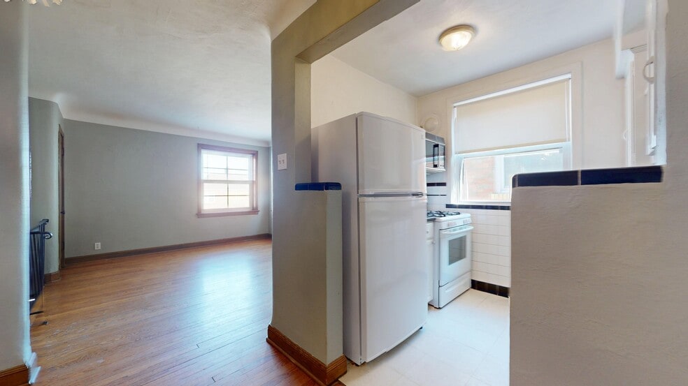 Building Photo - 5816 Mardel Ave