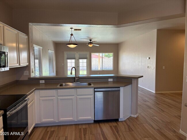 Building Photo - 6511 W Range Mule Dr