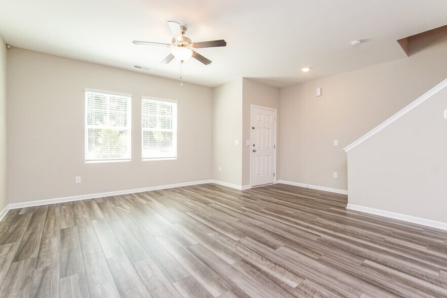 Building Photo - 522 Landing View Dr
