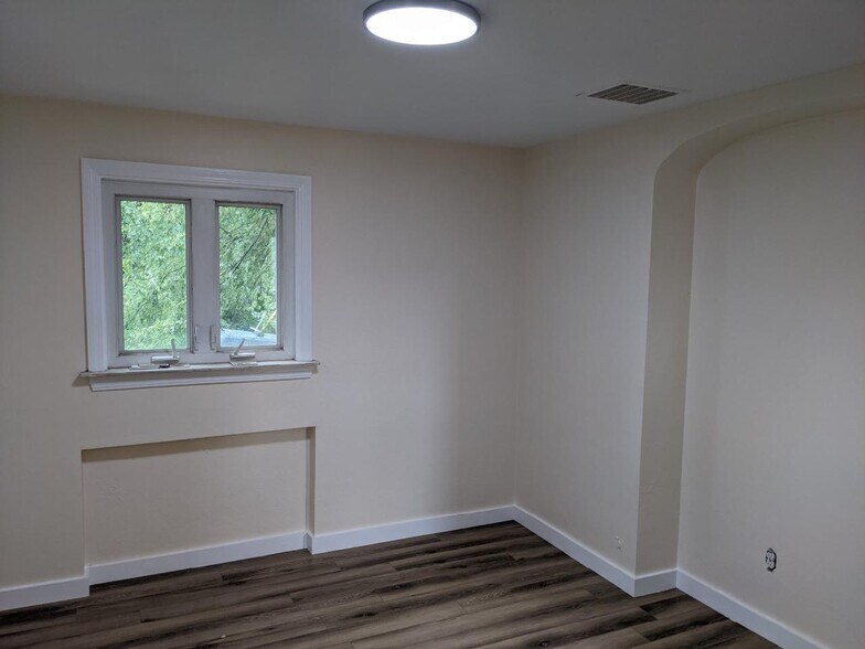 Bedroom - 106 Koegler Ave